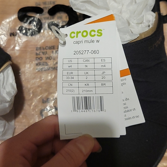 W4 Crocs - Picture 4 of 4